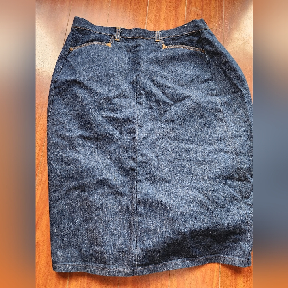 1980s vintage denim skirt! Size 13